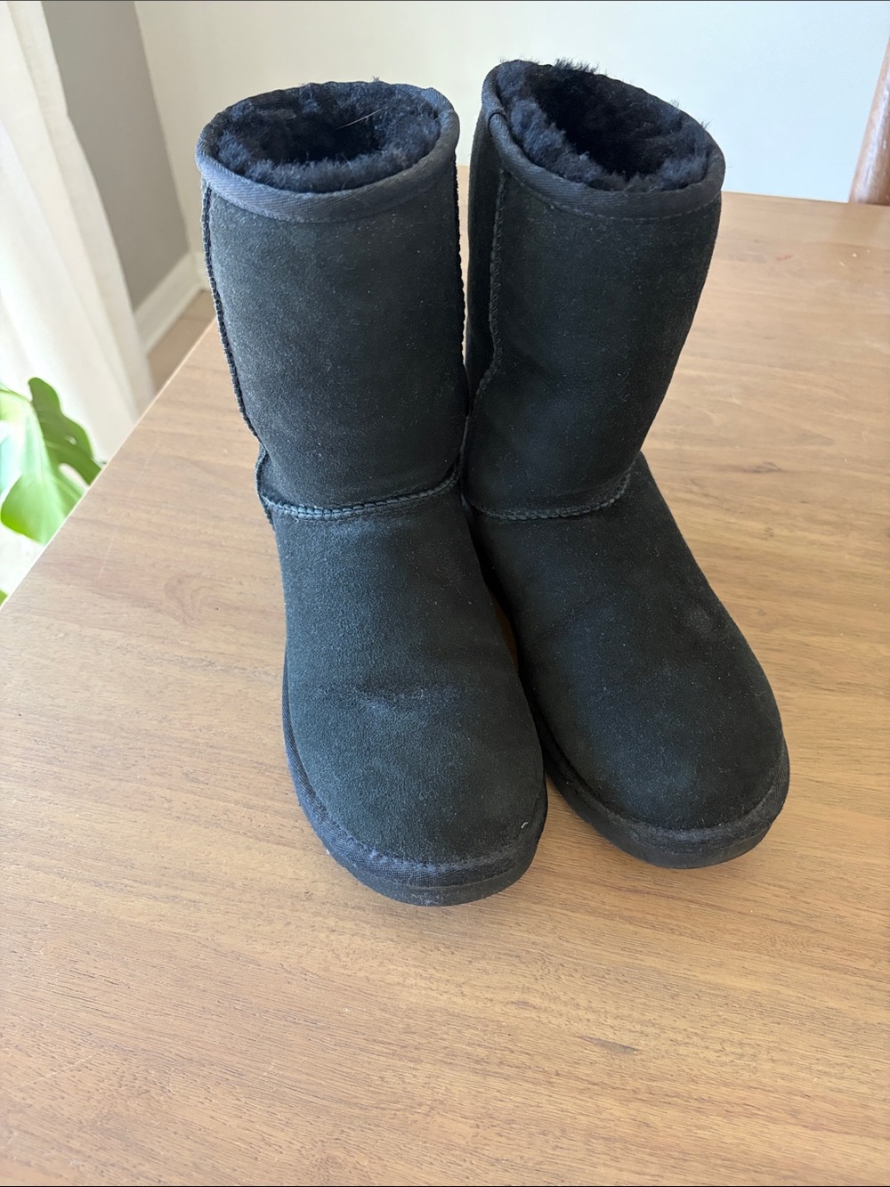 Uggs Classic Black Women’s Suede Winter Boots